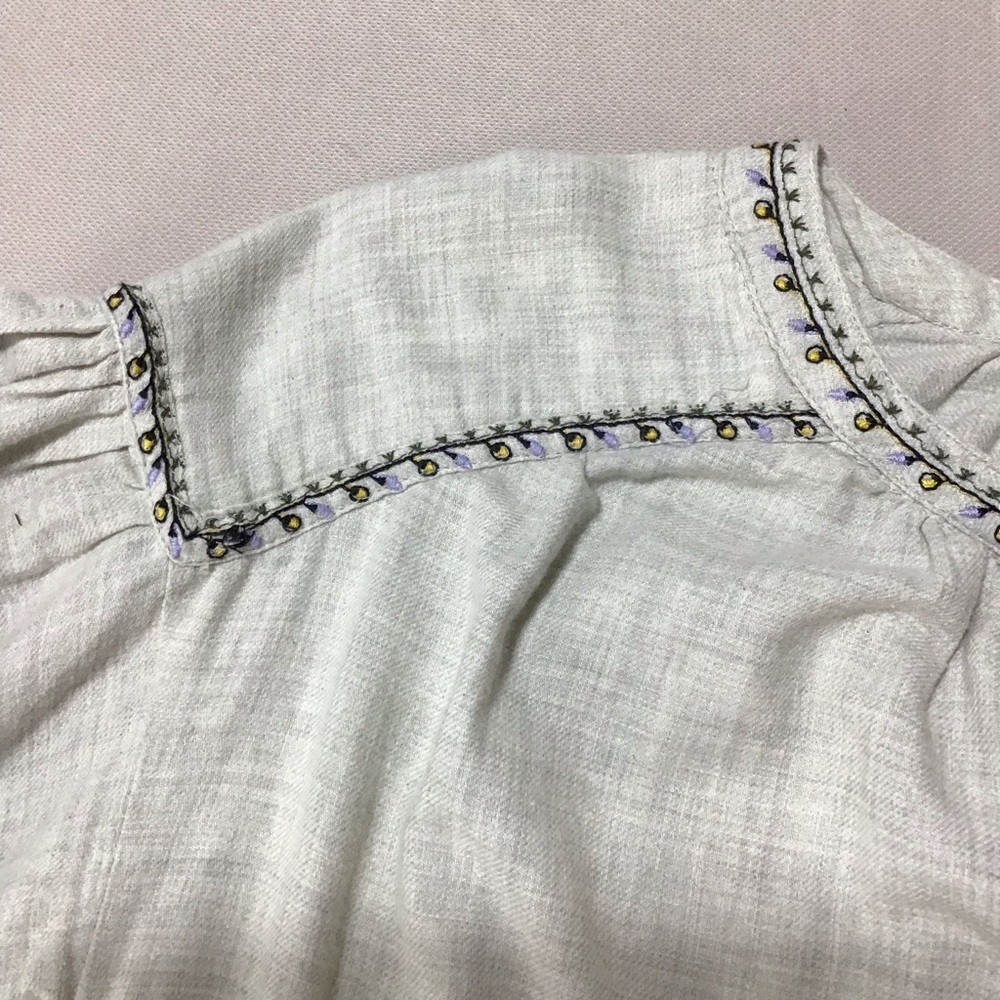 Max Studio Light Gray Embroidered Peasant Boho Blouse - Picture 6 of 11